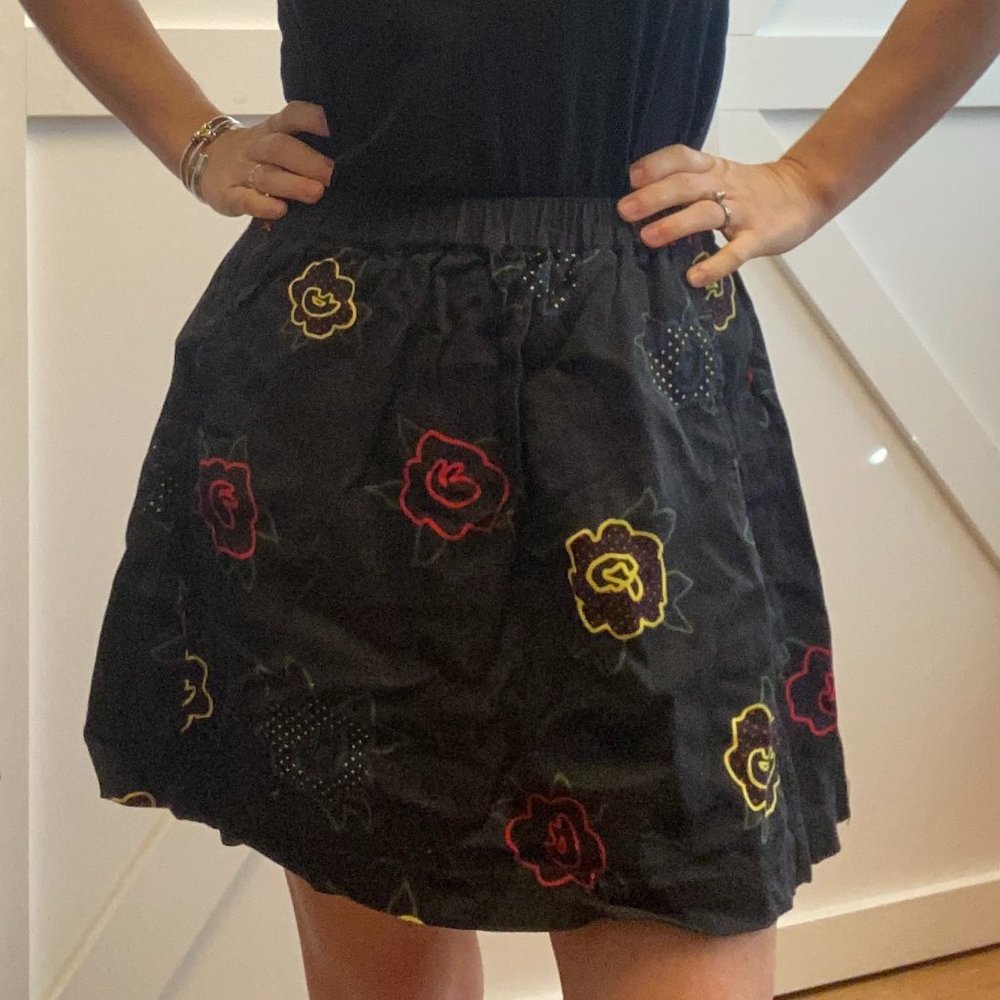 XS Skirt with pockets - casual style - black with flowers